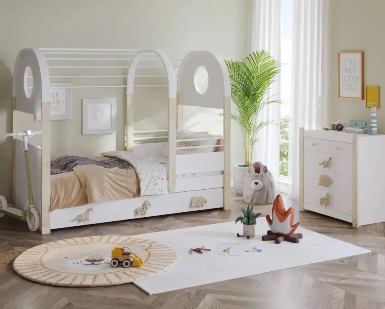 White Montessori Çocuk Odası